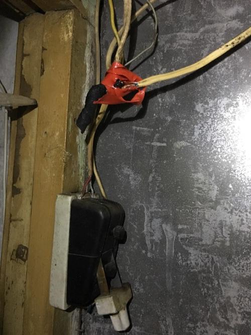 電閘滋滋作響的房間 - BIM,Reivt中文網