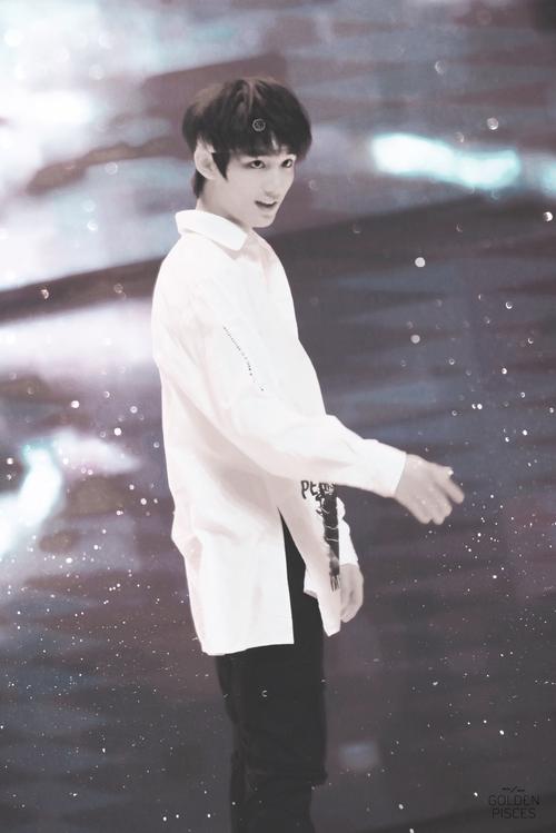 丁程鑫的表演瞬間鏡頭 - BIM,Reivt中文網